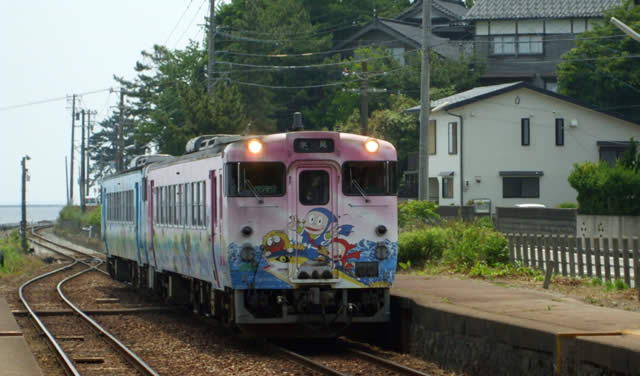 「忍者ハットリくん」列車